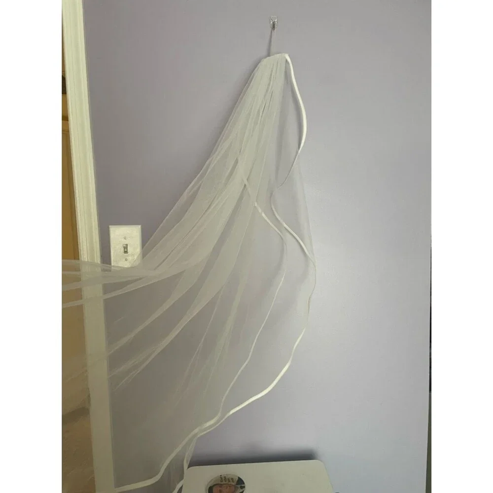 Simple White Bridal Veil with Satin Trim - Knee Legnth